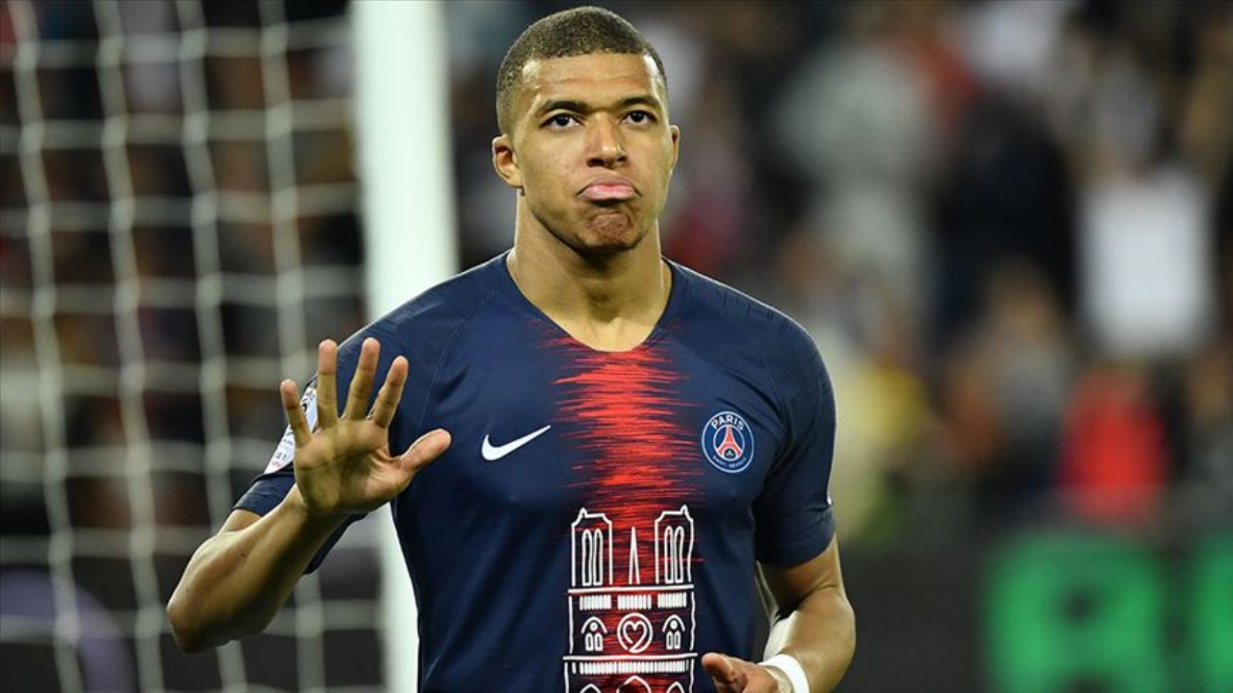 Mbappe'nin yüz maskesi takmasına neden izin verilmiyor?