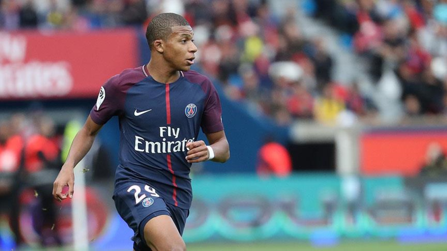 Mbappe'nin yüz maskesi takmasına neden izin verilmiyor?