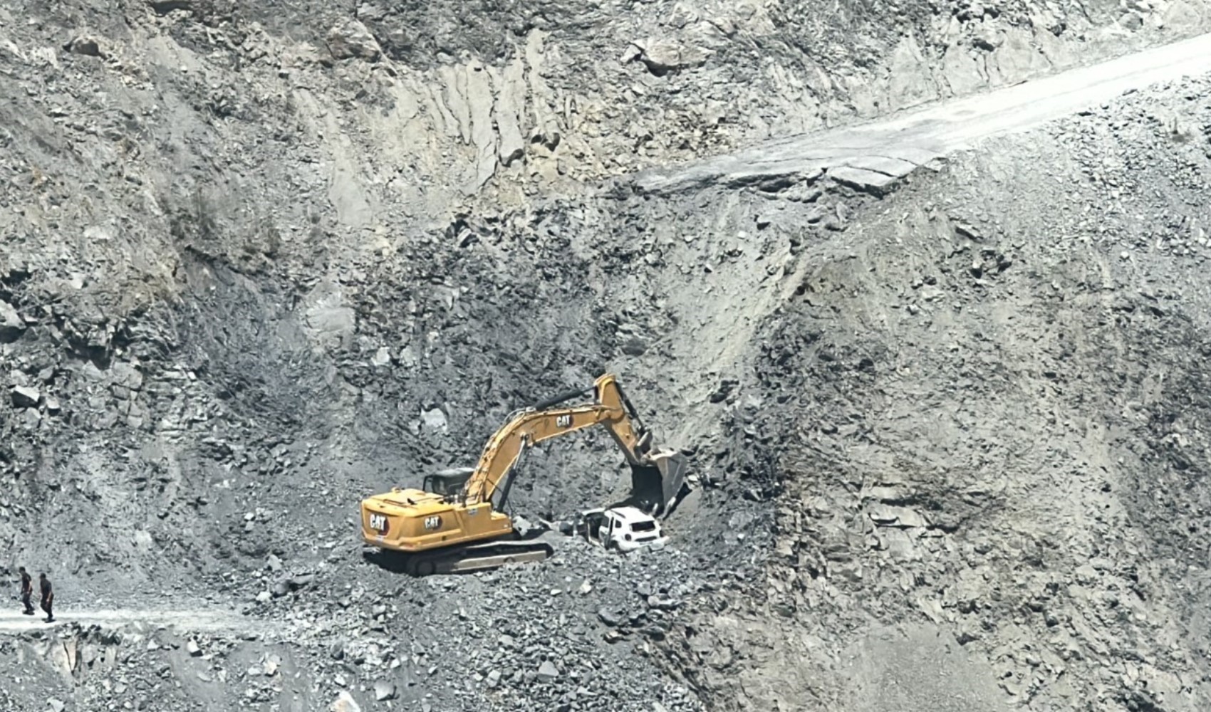 Maden sahasında kaza: Araç şarampole uçtu