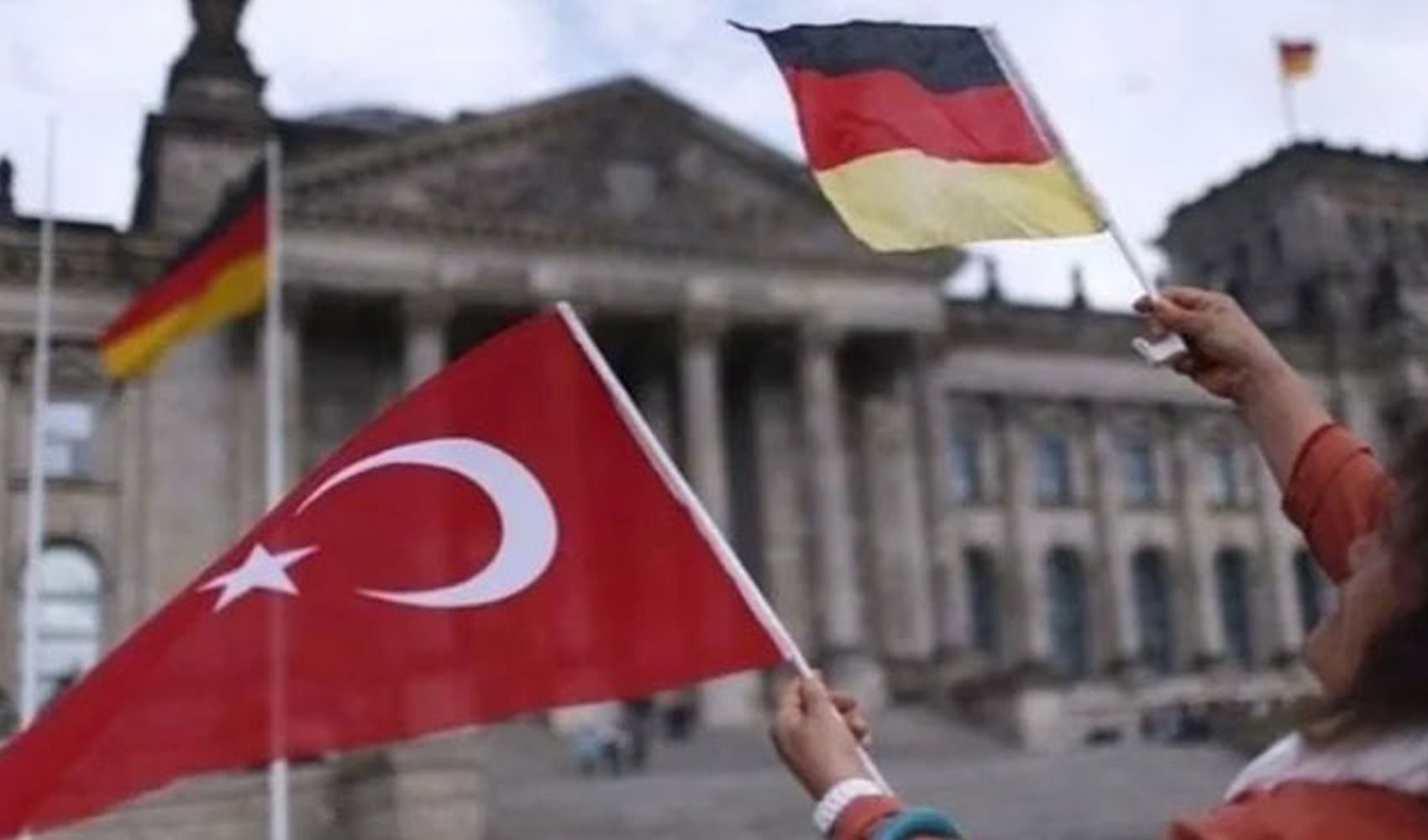 Almanya'dan Türkiye'ye dönen kaçaklara ayda 2 bin Euro