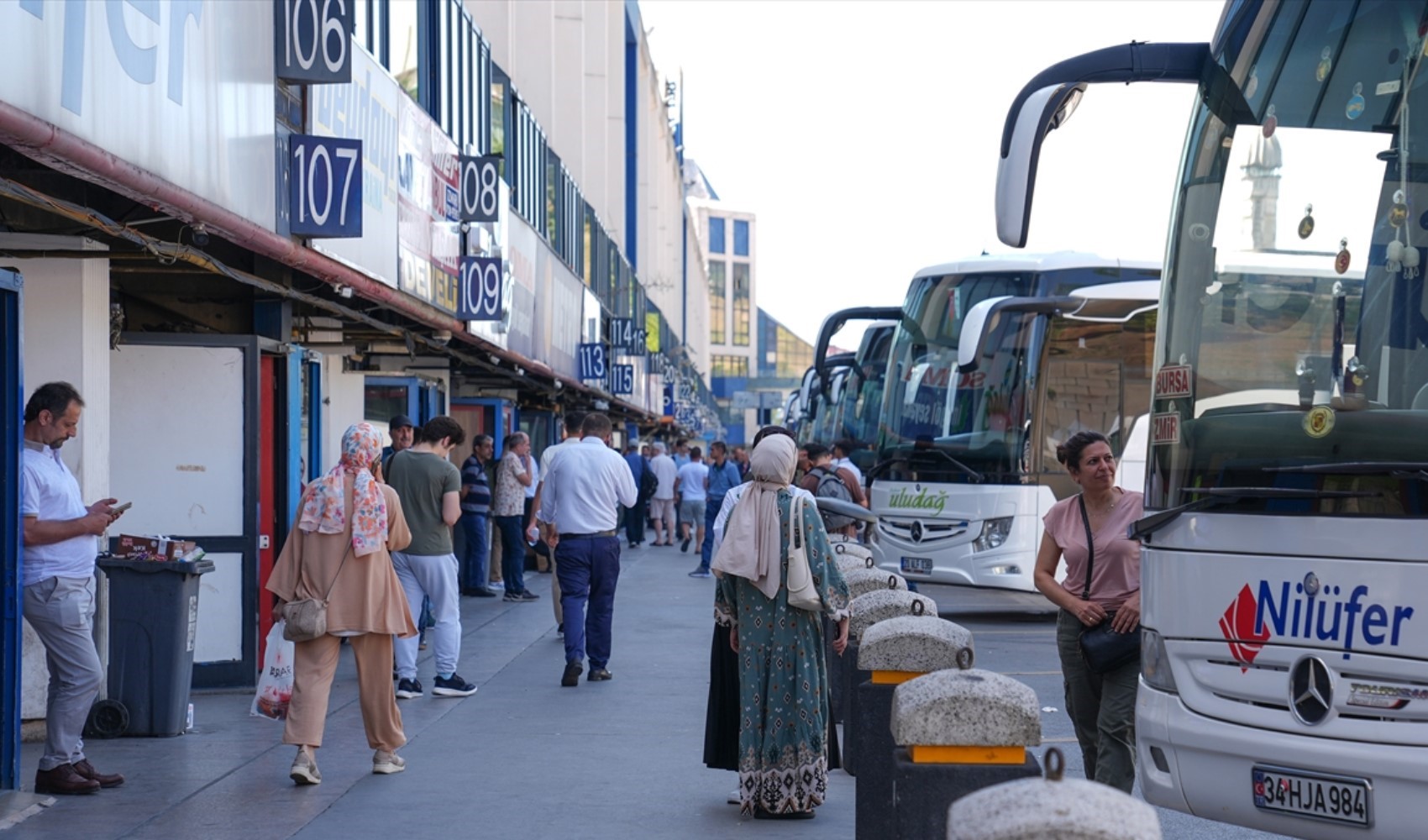 İstanbul Otogarı'nda tatil dönüşü yoğunluk