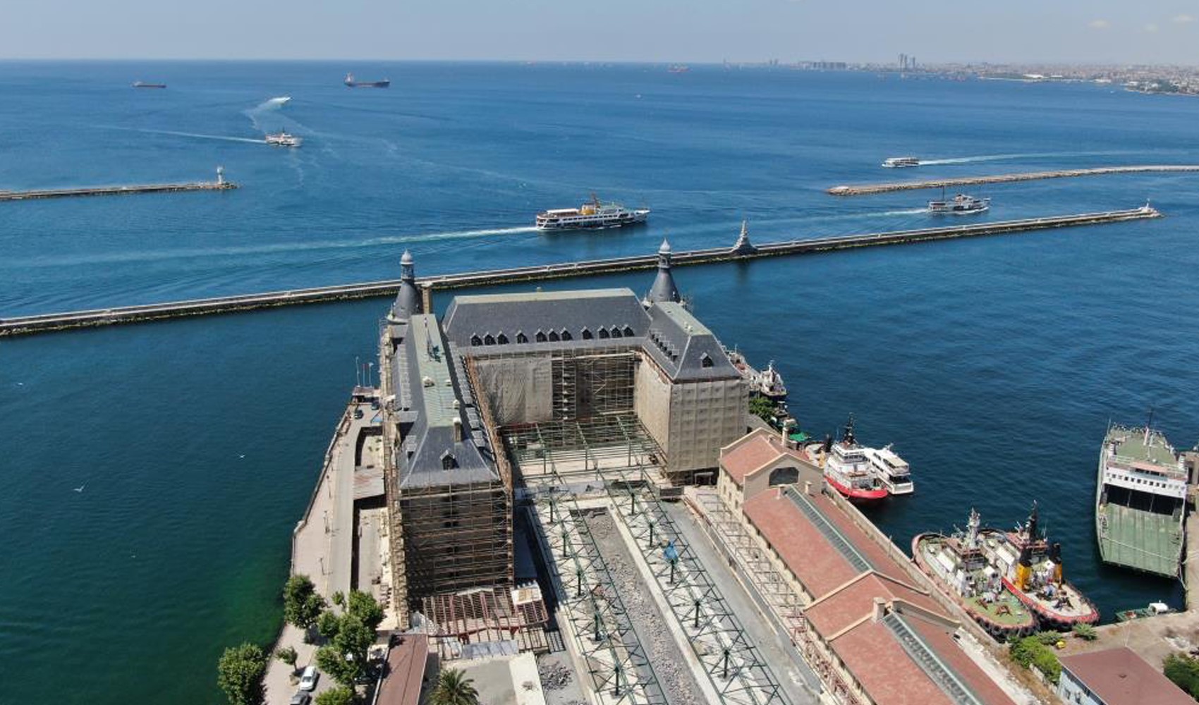 Haydarpaşa Garı’nı saran örtü kaldırıldı: İşte gar böyle görüntülendi