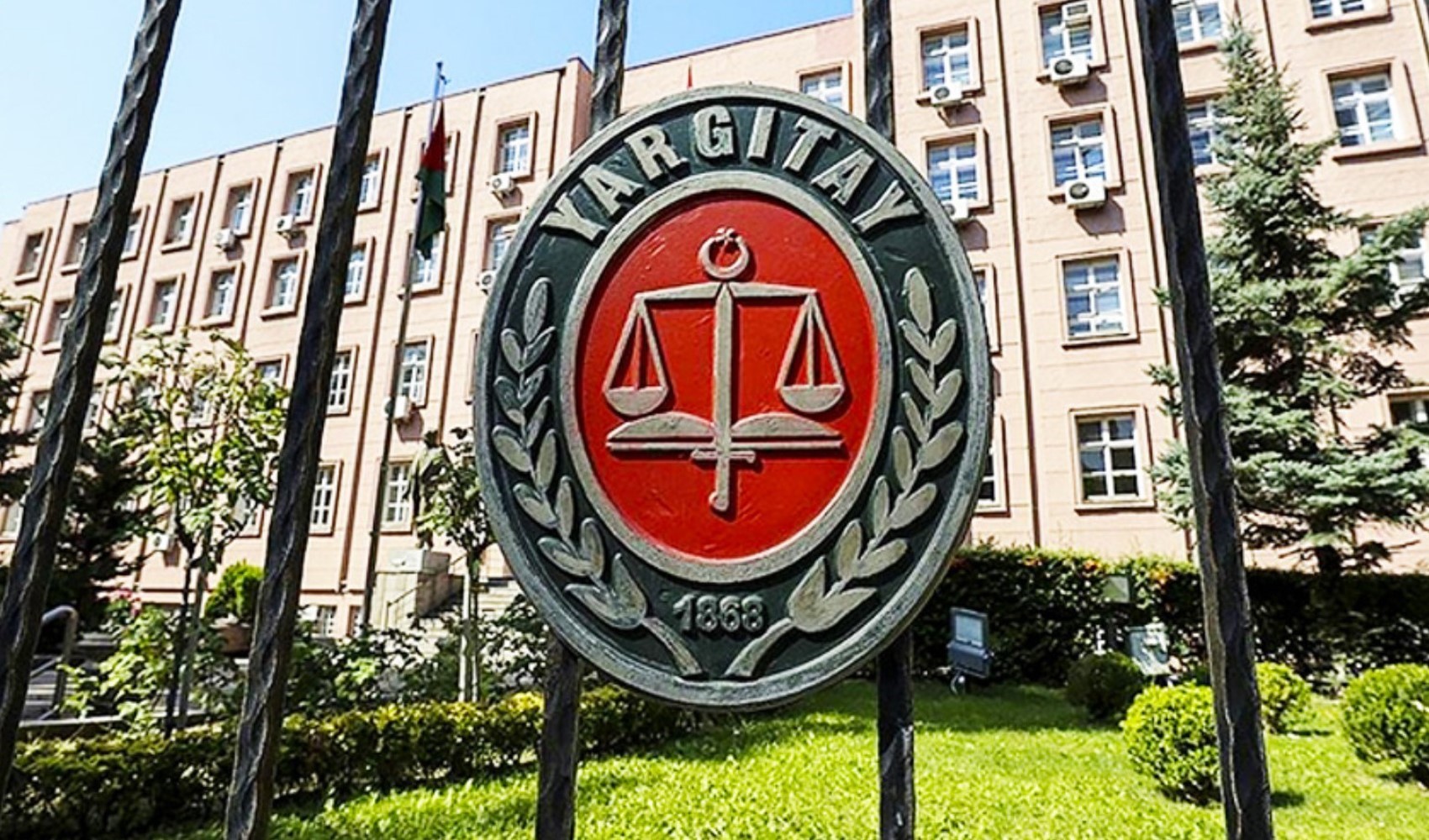 'Ergenekon'da kumpas' hakimlerine ceza yağdı: O hakim duruşma salonunda tutuklandı