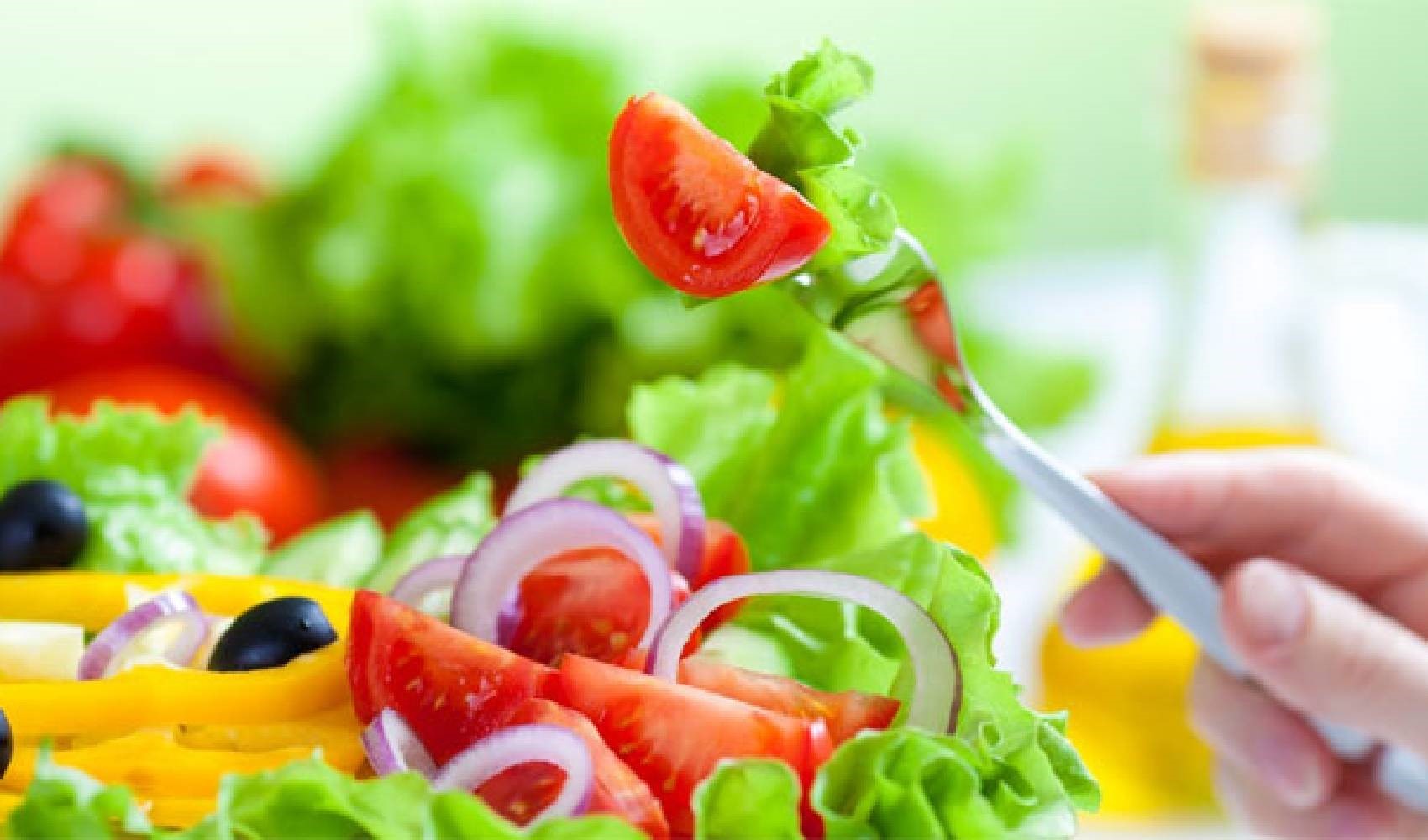 Uzman Diyetisyen Akyılmaz’dan yaz tavsiyesi: 'Karpuz, salatalık, domates ve marul gibi su içeriği yüksek besinleri tercih edin'