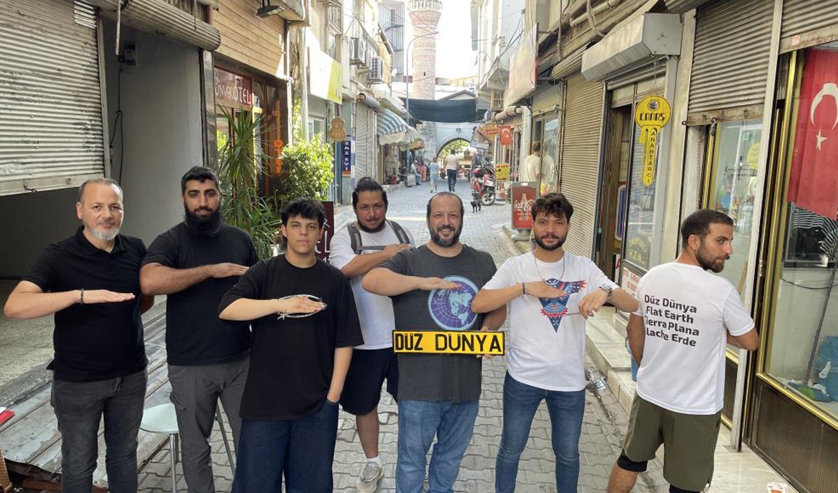Düz dünyacılar bu kez Adana'da ortaya çıktı