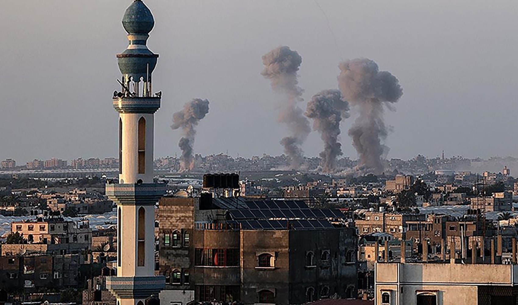 İsrail Gazze'ye yine saldırdı! 12 Filistinli yaşamını yitirdi