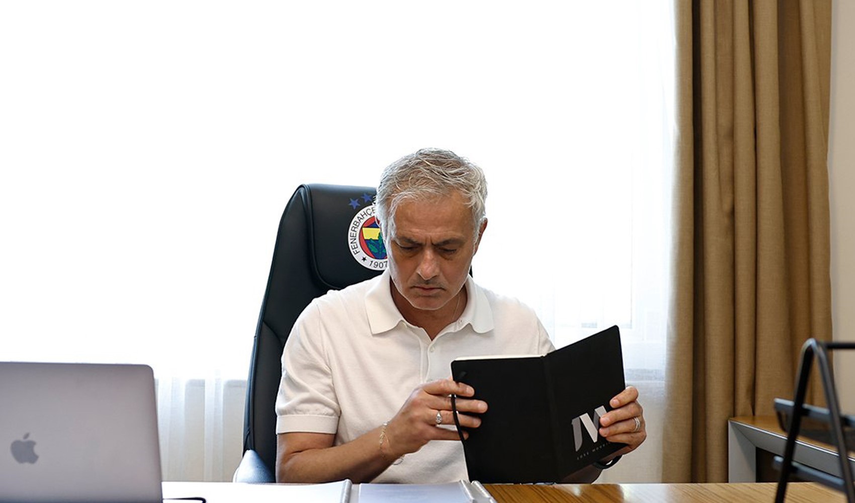 Fenerbahçe'de Mourinho koltuğa oturdu!