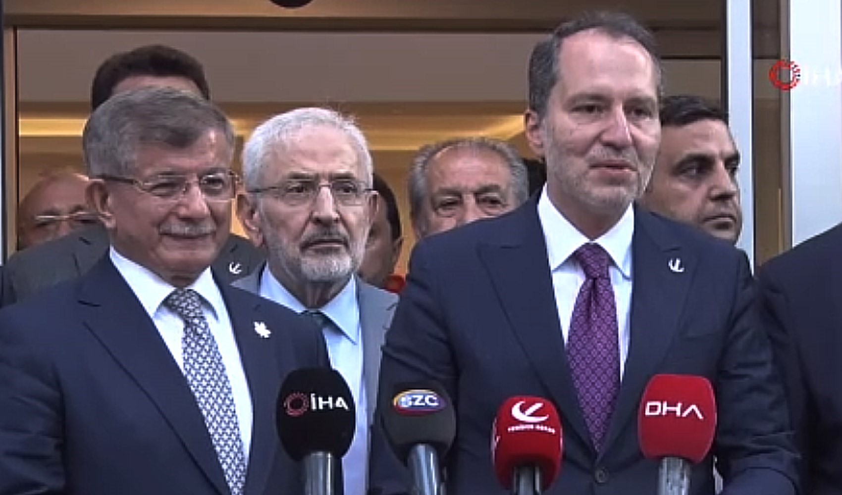 YRP Genel Başkanı Erbakan ile Gelecek Partisi Genel Başkanı Davutoğlu buluştu