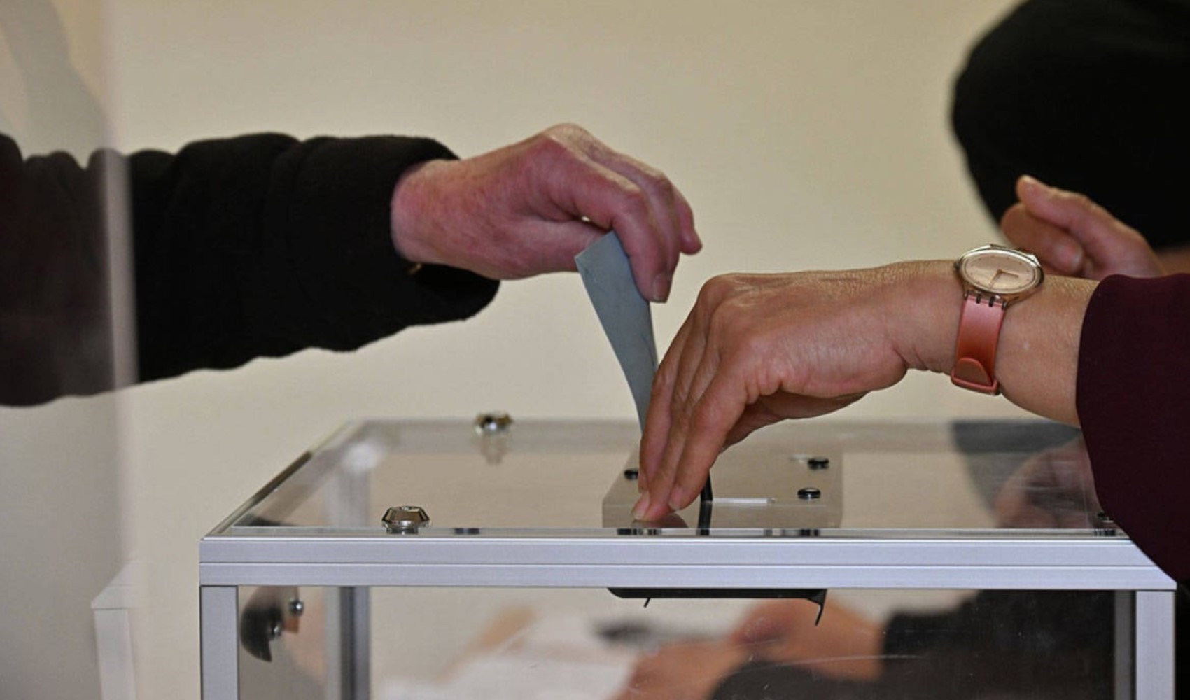 Fransa'da erken seçim: İlk tur oy verme işlemleri başladı