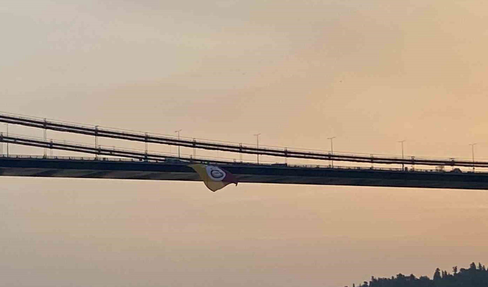 Şampiyon Galatasaray’ın bayrağı İstanbul Boğazı’nda dalgalanıyor