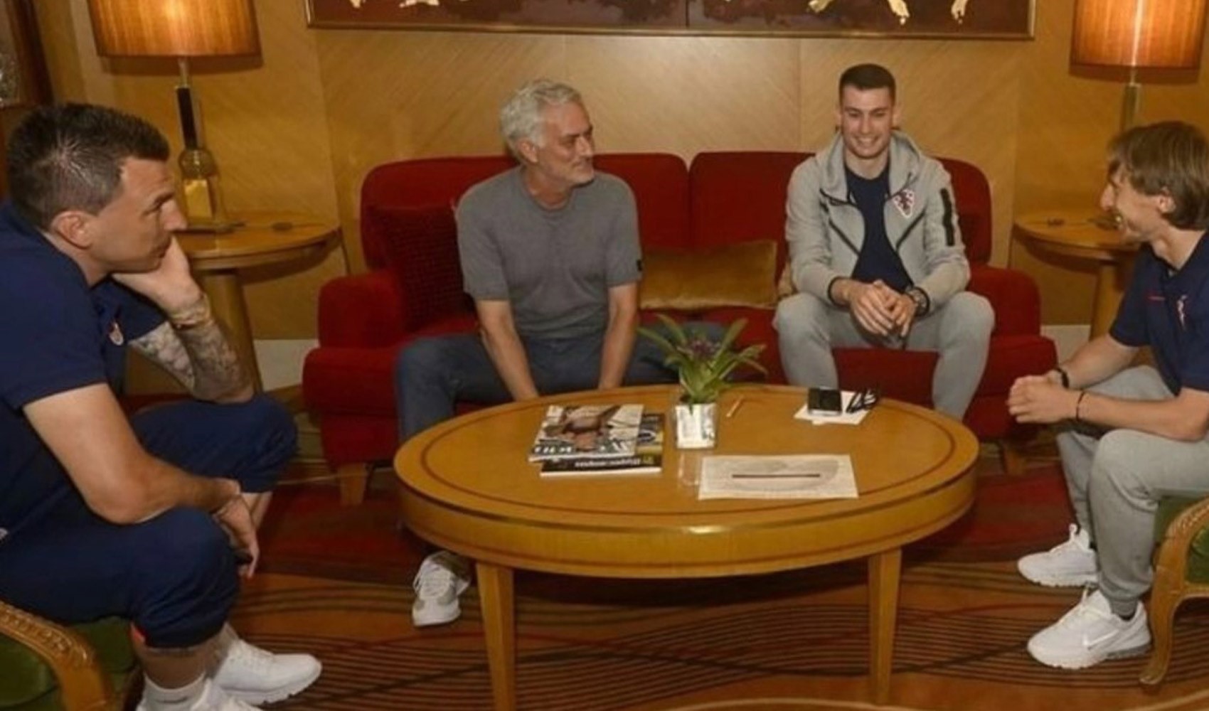 Fenerbahçe Teknik Direktörü Mourinho'dan Hırvatistan Milli Takımı'na ziyaret