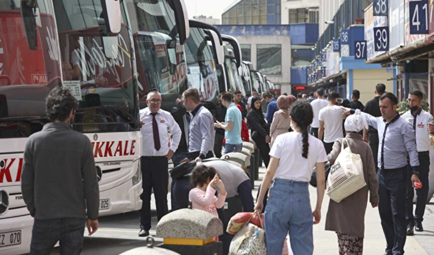 İstanbul'da bayram öncesi otobüs biletleri tükendi, ek seferler konuldu