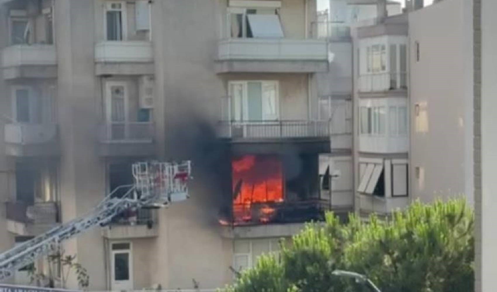 İzmir’de alevler evi sardı, yatalak hasta kadın hayatını kaybetti