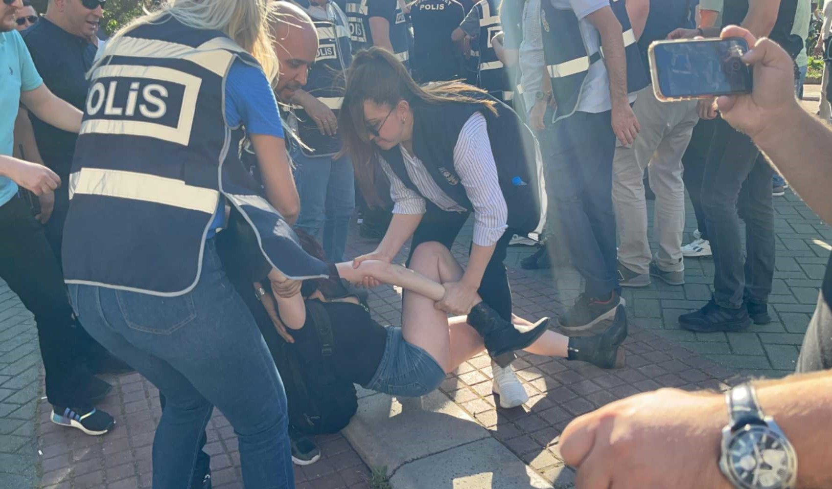 Eskişehir’de Onur Yürüyüşü'ne polis müdahalesi: 10 kişi gözaltına alındı