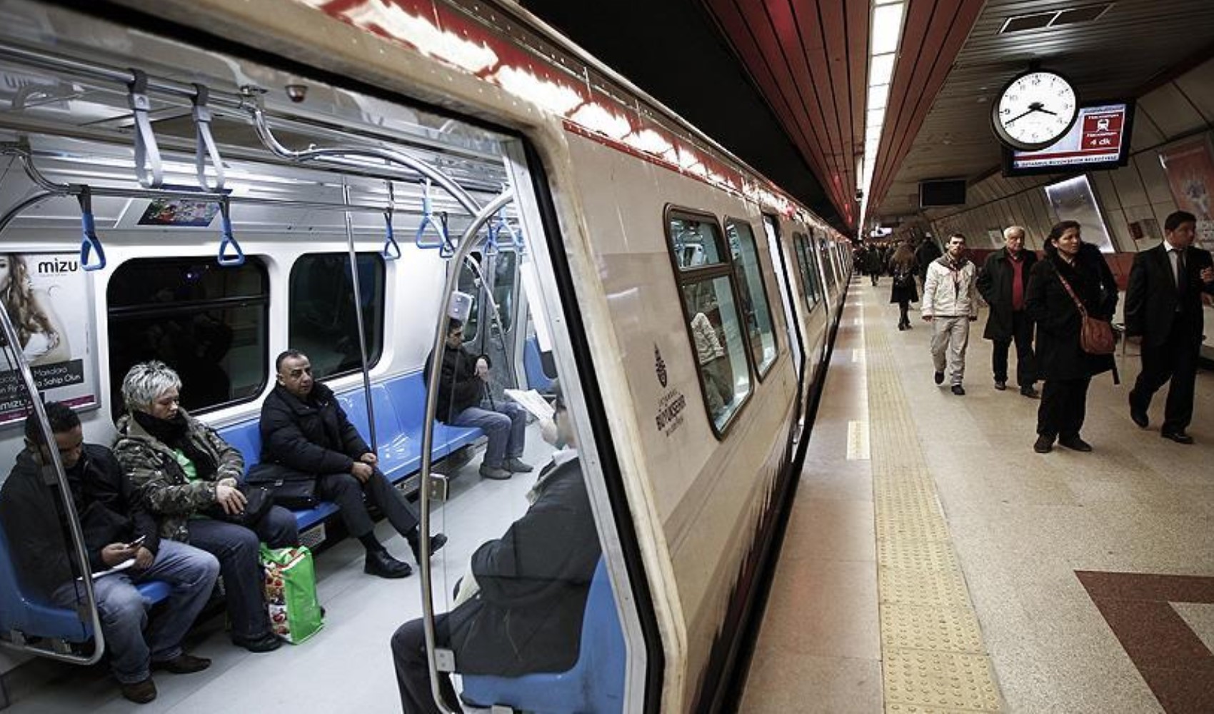 İstanbul'da kapatılan metro istasyonları ulaşıma açıldı