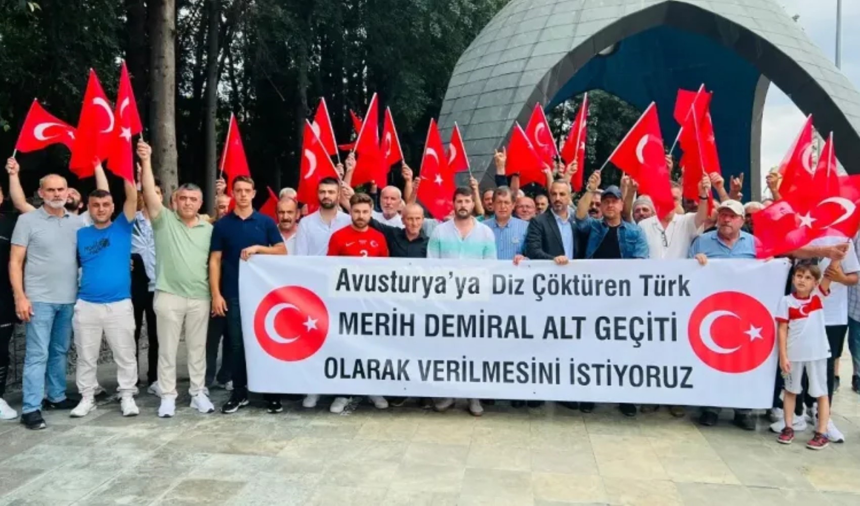 Merih Demiral’a memleketinden destek: MHP Karamürsel İlçe Başkanlığı pankart astı