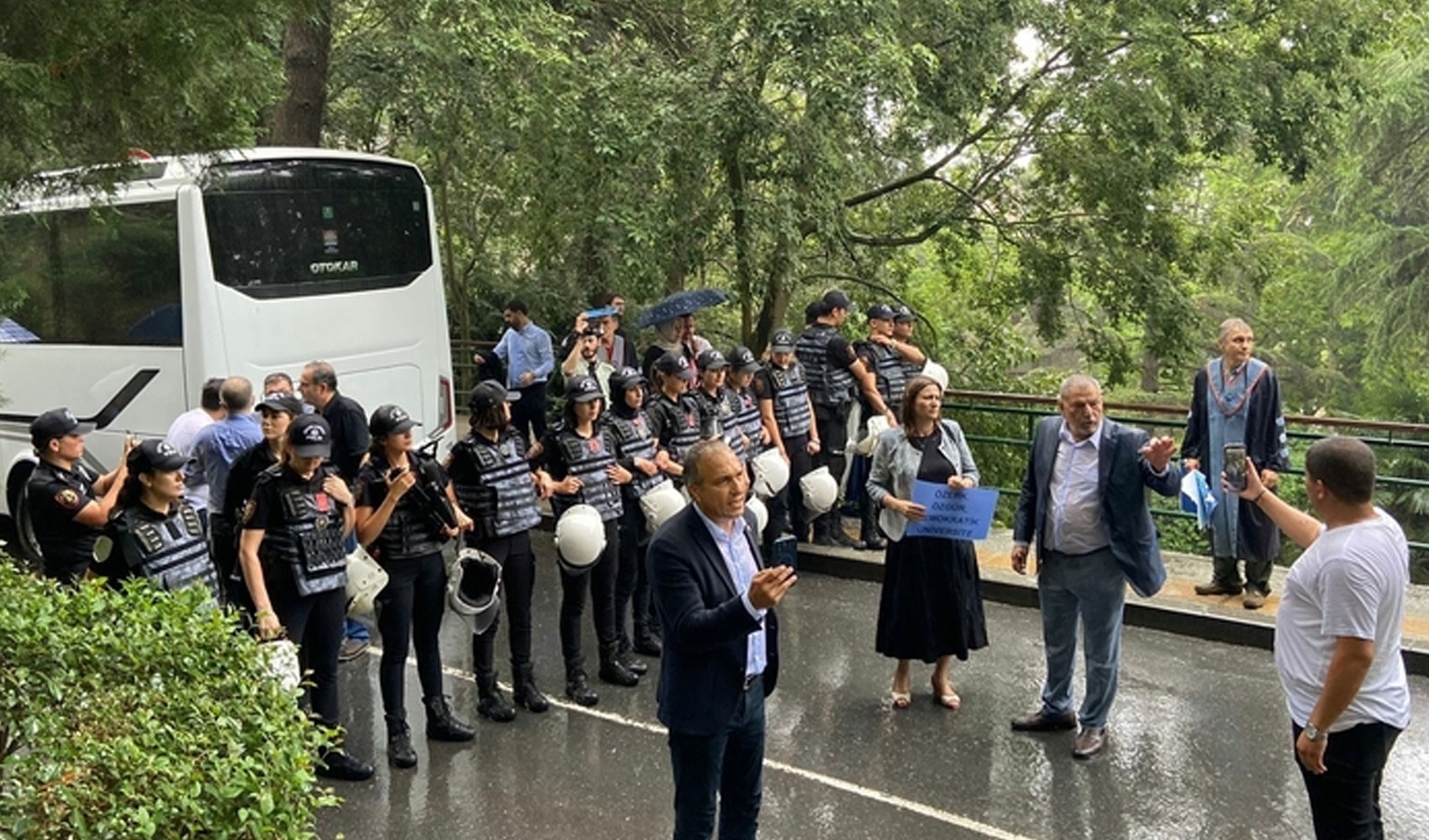 Talimatı kayyum rektör Naci İnci vermişti: Boğaziçi Üniversitesi'ne alınmayan CHP'li vekillerden suç duyurusu