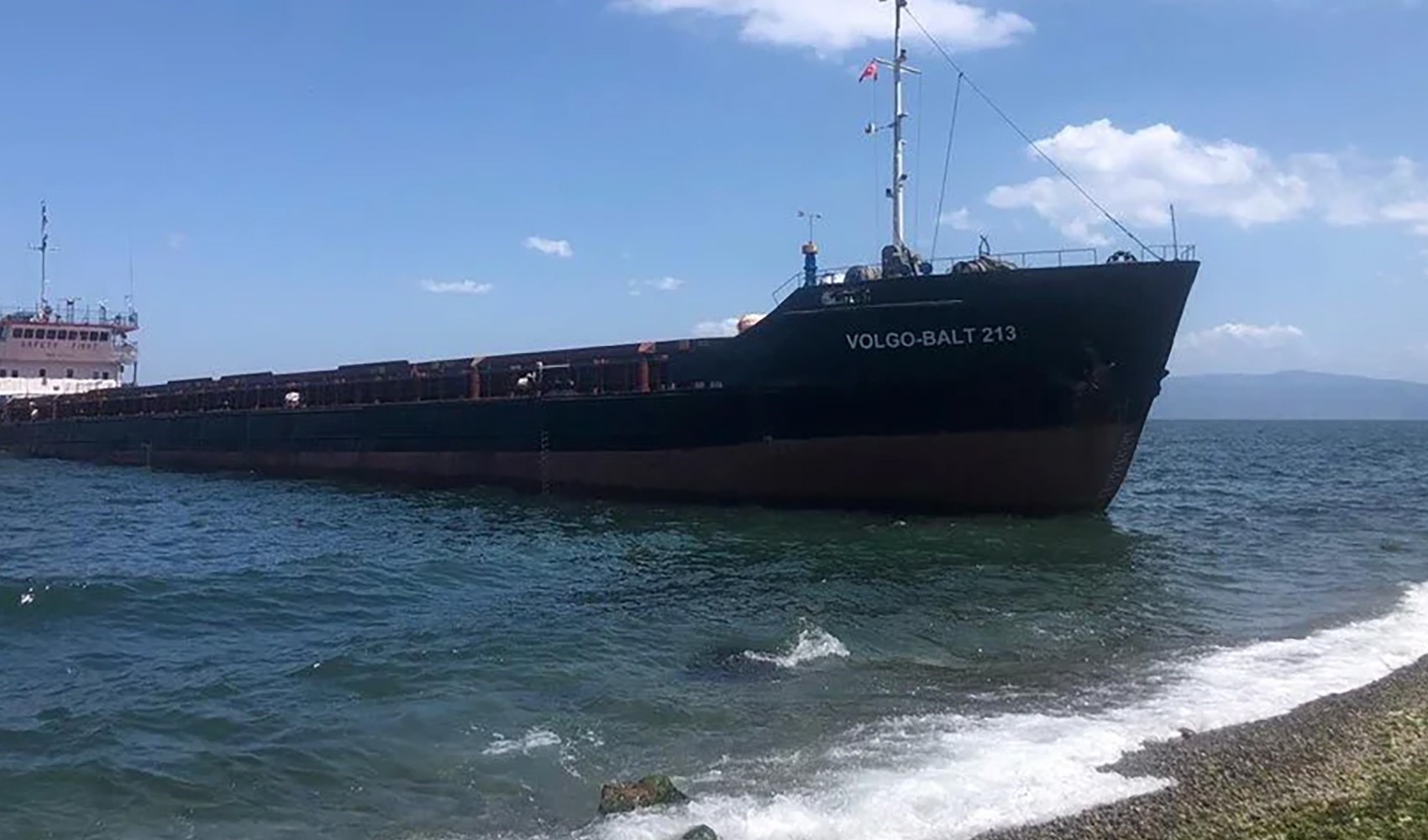 Nave da carico si incaglia a Mudanya