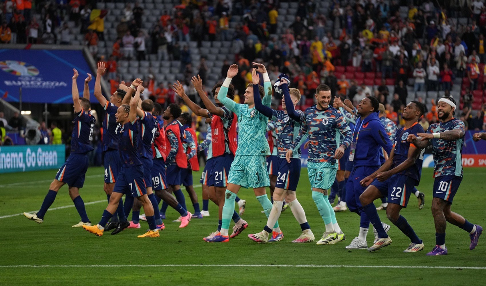 Hollanda 3 gol attı çeyrek finale yükseldi