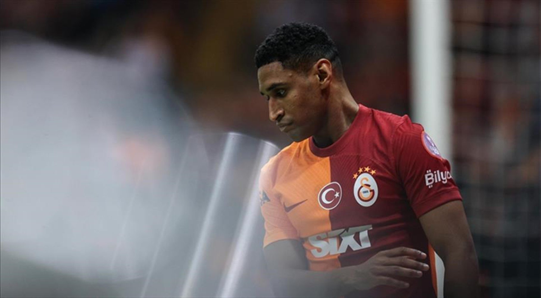 Galatasaray'da ayrılıklar yolda: Okan Buruk 2 ismin biletini kesti