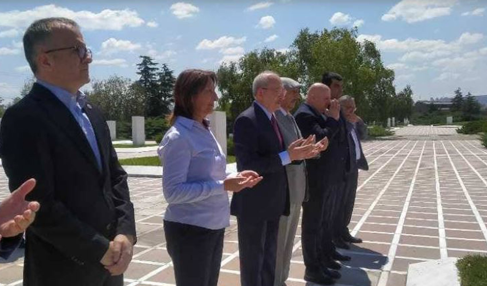 Kılıçdaroğlu, Ecevit'in kabrini ziyaret etti: 'Ada'ya gerçekten de barış geldi'