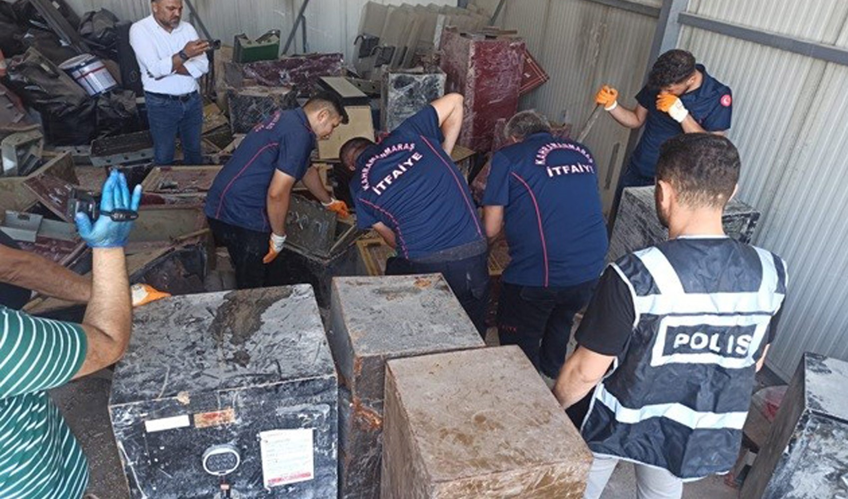 Kahramanmaraş depremi sonrası teslim alınmayan çelik kasalar açıldı