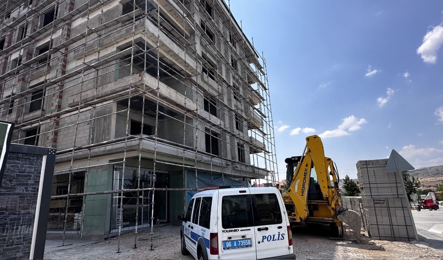 Lavorava come stagista in un cantiere al 6° piano... Studente cade nel vano ascensore