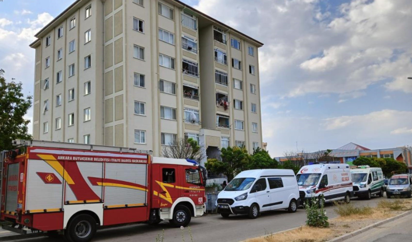 Ragazzina di 13 anni cade nel vano ascensore dal 5° piano e perde la vita