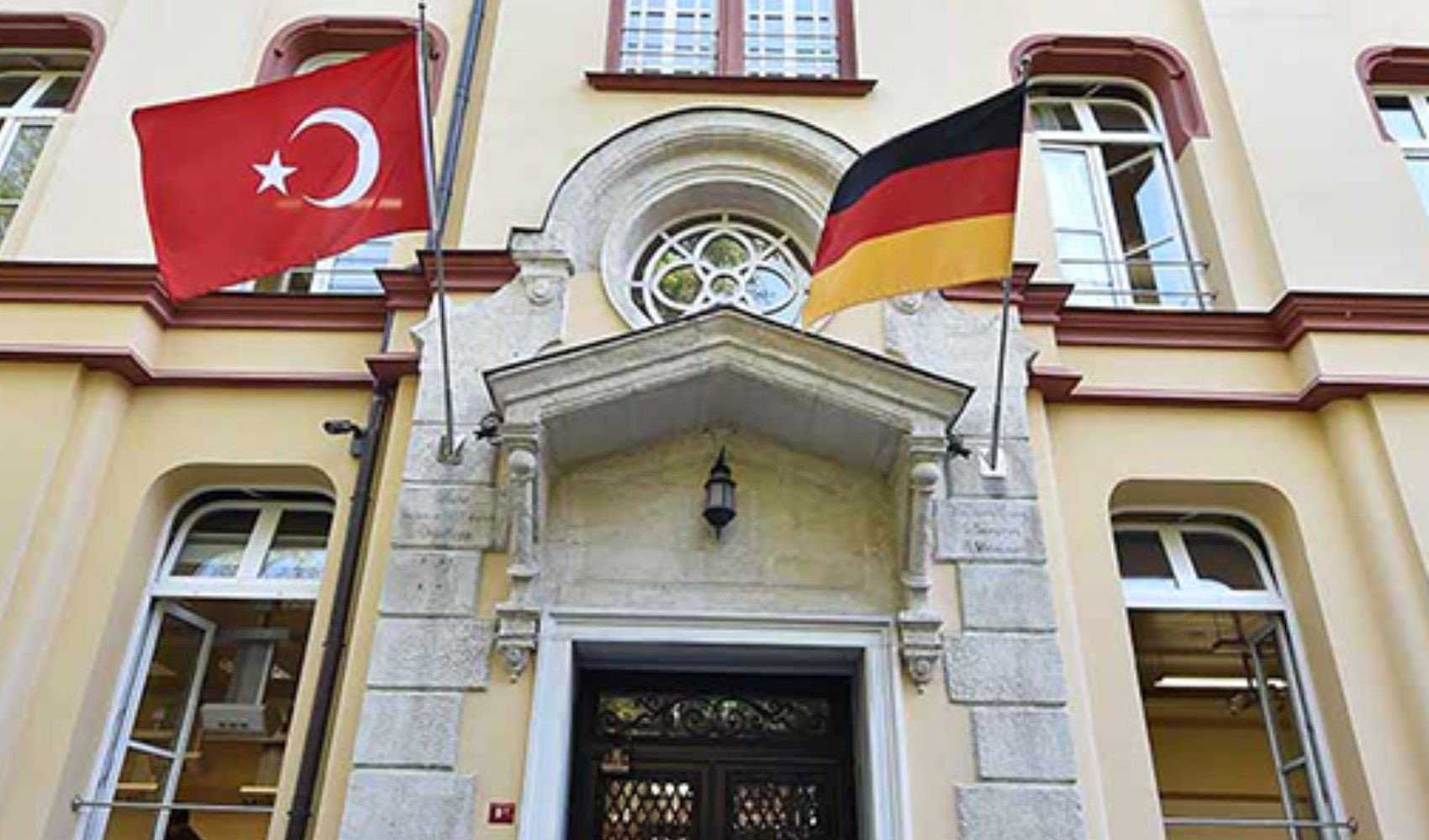 Üç Alman okuluna Türk öğrenci alımı durduruldu