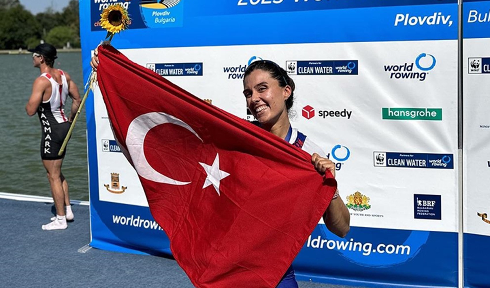 Milli kürekçi Elis Özbay Paris Olimpiyatları'nda çeyrek finale yükseldi