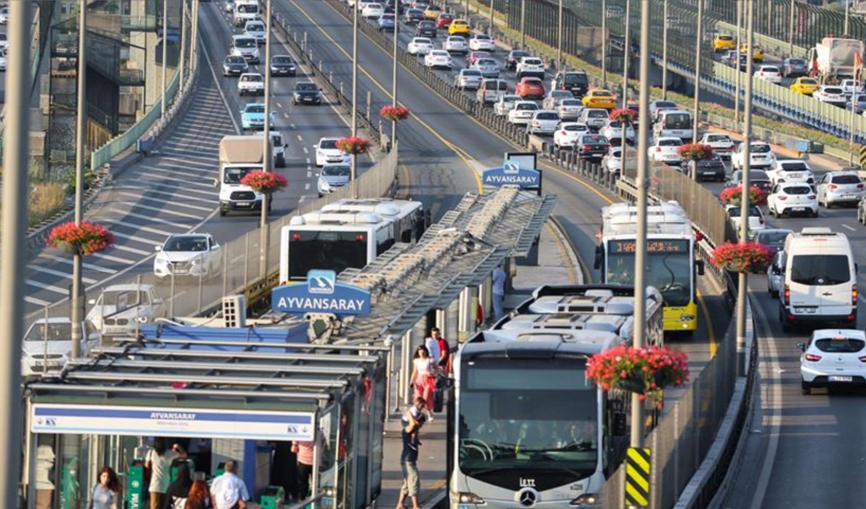 İstanbul'da toplu ulaşım zammı başladı