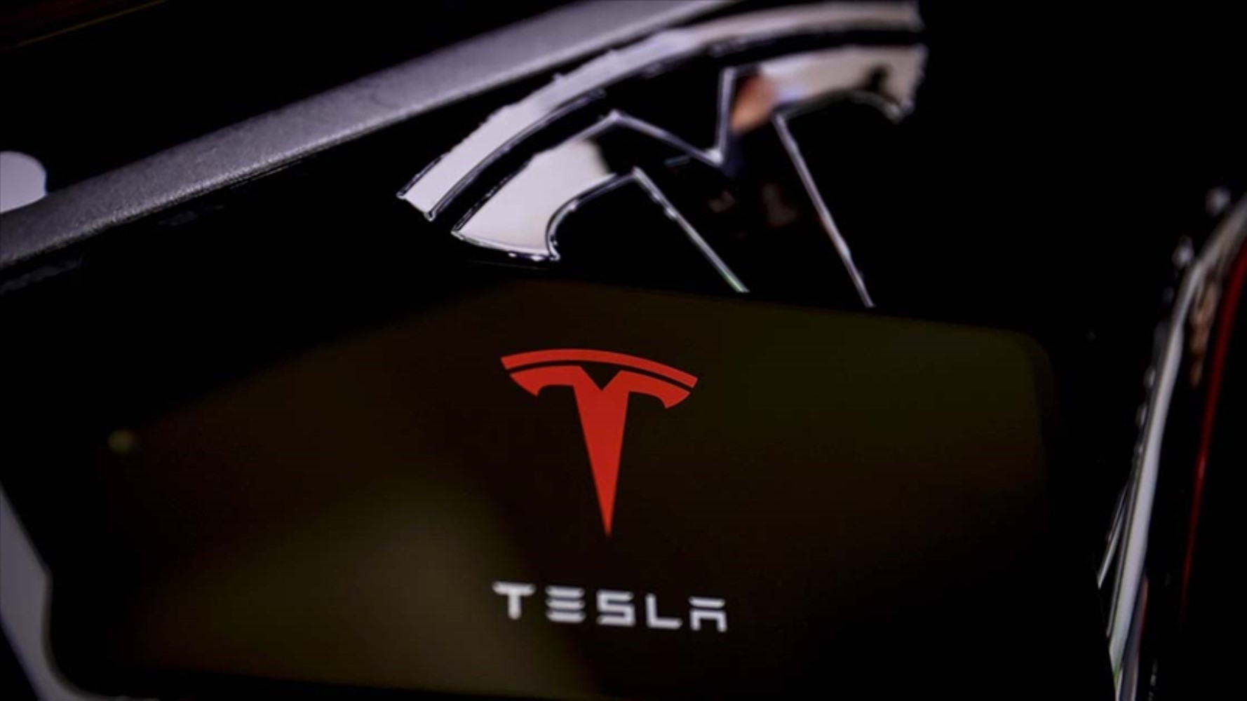 Tesla, araçlarını geri çekeceğini açıkladı