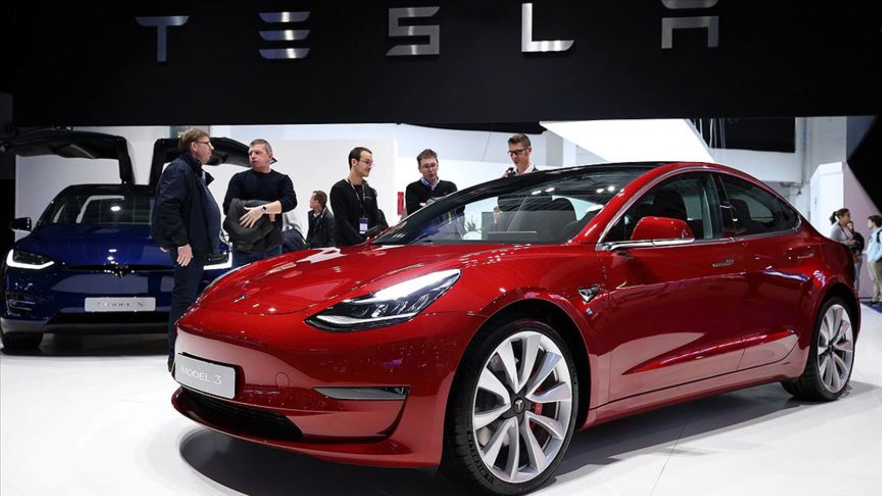 Tesla, araçlarını geri çekeceğini açıkladı