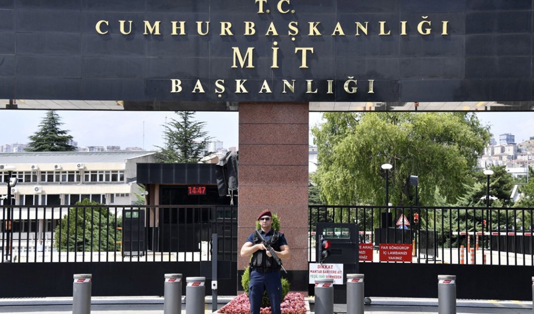 MİT, Türk bayrağına yönelik provokasyonda yer alan şahsı yakaladı