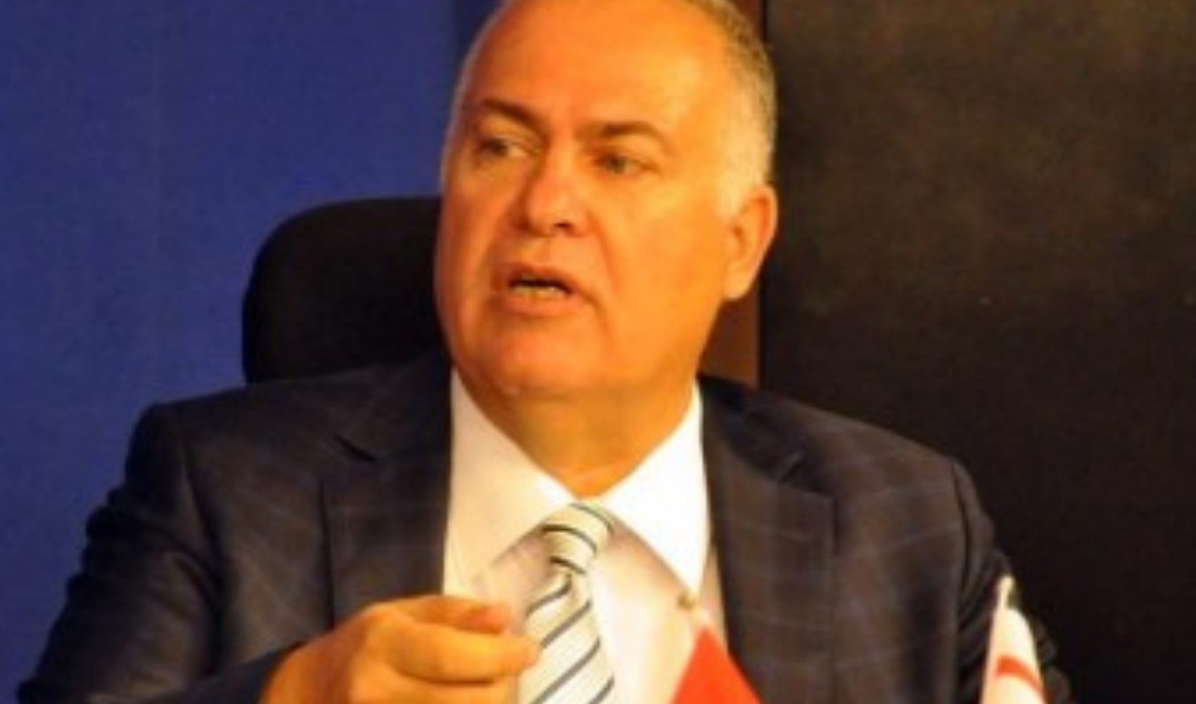 L'ambasciatore itinerante di Rauf Denktaş rivela che le armi destinate a Israele vengono lasciate a Cipro e distribuite ai greco-ciprioti