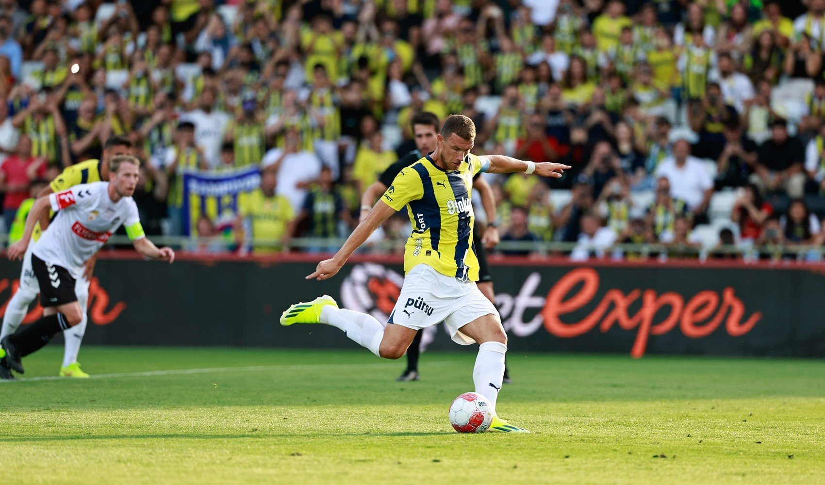 Fenerbahçe, hazırlık maçında Admira Wacker ile 1-1 berabere kaldı