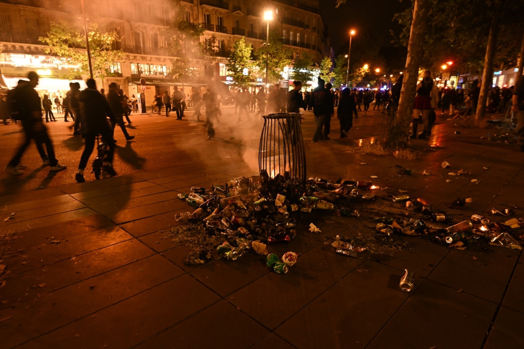 Paris sokakları karıştı: Polisten aşırı sağ karşıtlarına biber gazıyla müdahale