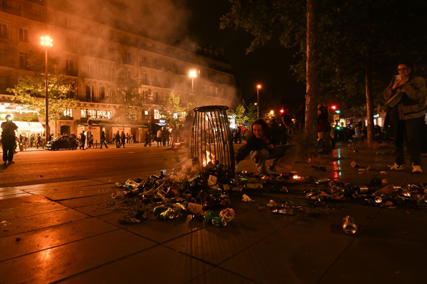 Paris sokakları karıştı: Polisten aşırı sağ karşıtlarına biber gazıyla müdahale