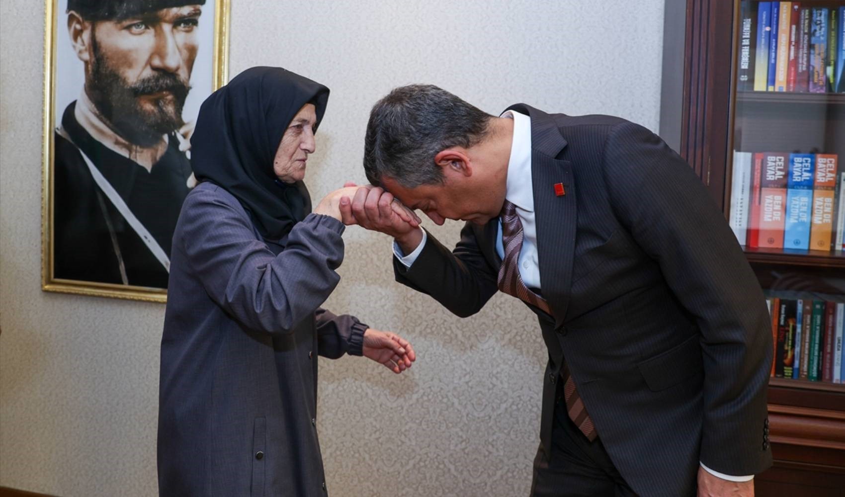 Sinan Ateş'in eşi Ayşe Ateş, Saniye Ateş'i hedef gösterenlere isyan etti: 'Ulan adiler!'