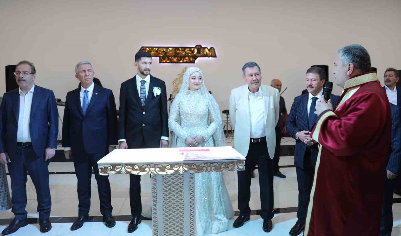 Mansur Yavaş ile Melih Gökçek nikah masasında