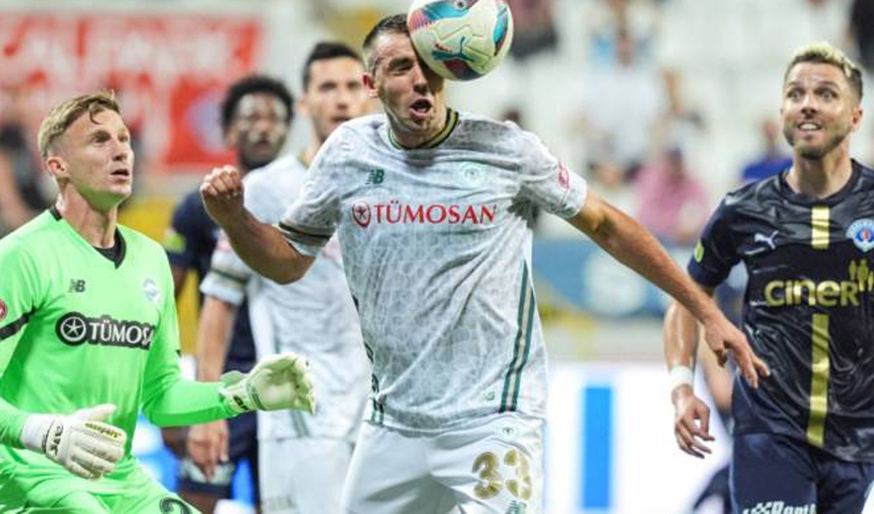 Beş golün atıldığı maçın galibi Konyaspor oldu