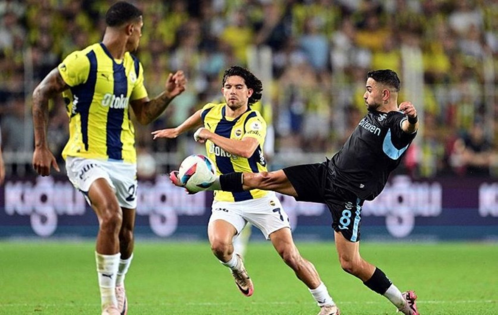 Maç sonunda tribünleri selamlamıştı: Fenerbahçe'de beklenen Ferdi Kadıoğlu açıklaması geldi