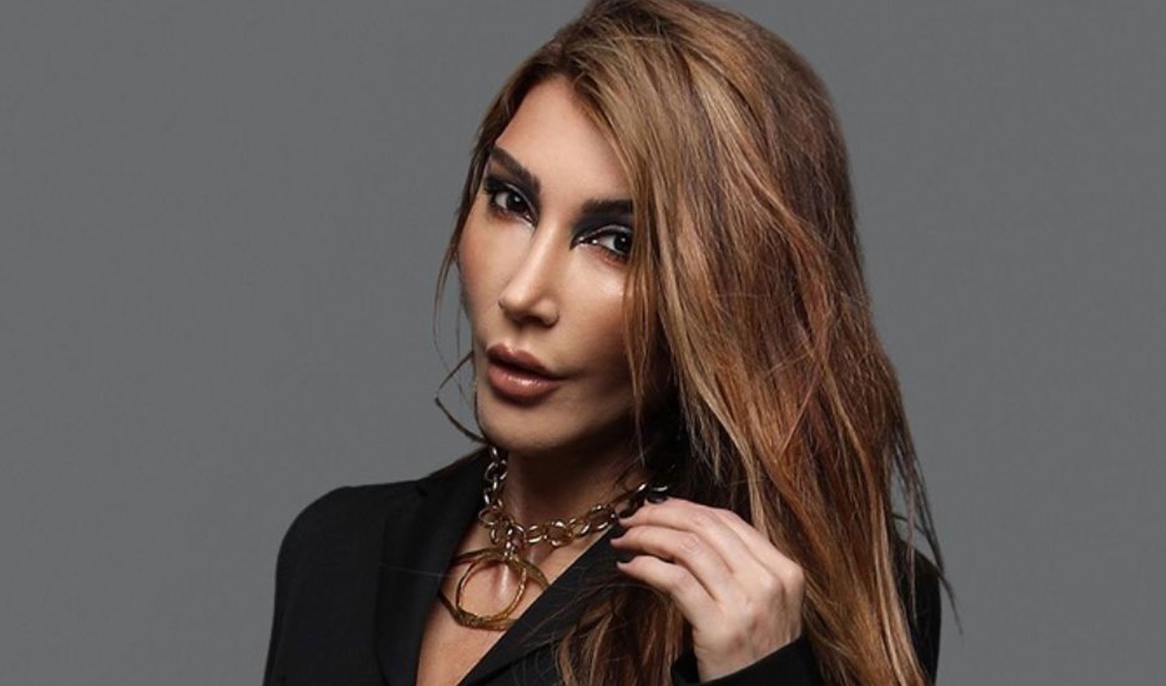 Hande Yener: Atatürk'ün yaptığı devrimden sonra senin ne haddine