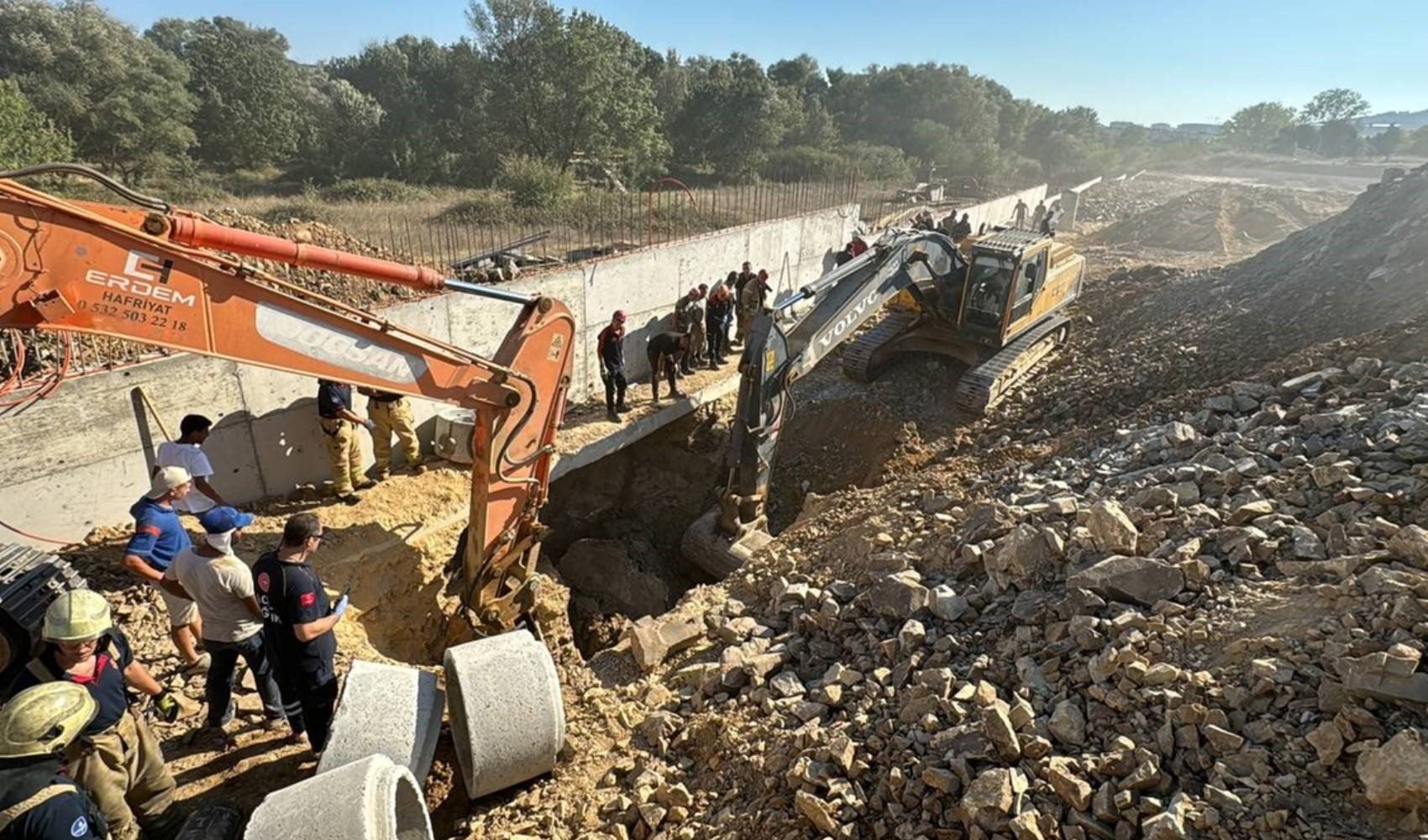 Tuzla'daki şantiyede göçük altında kalan 2 işçi hayatını kaybetti