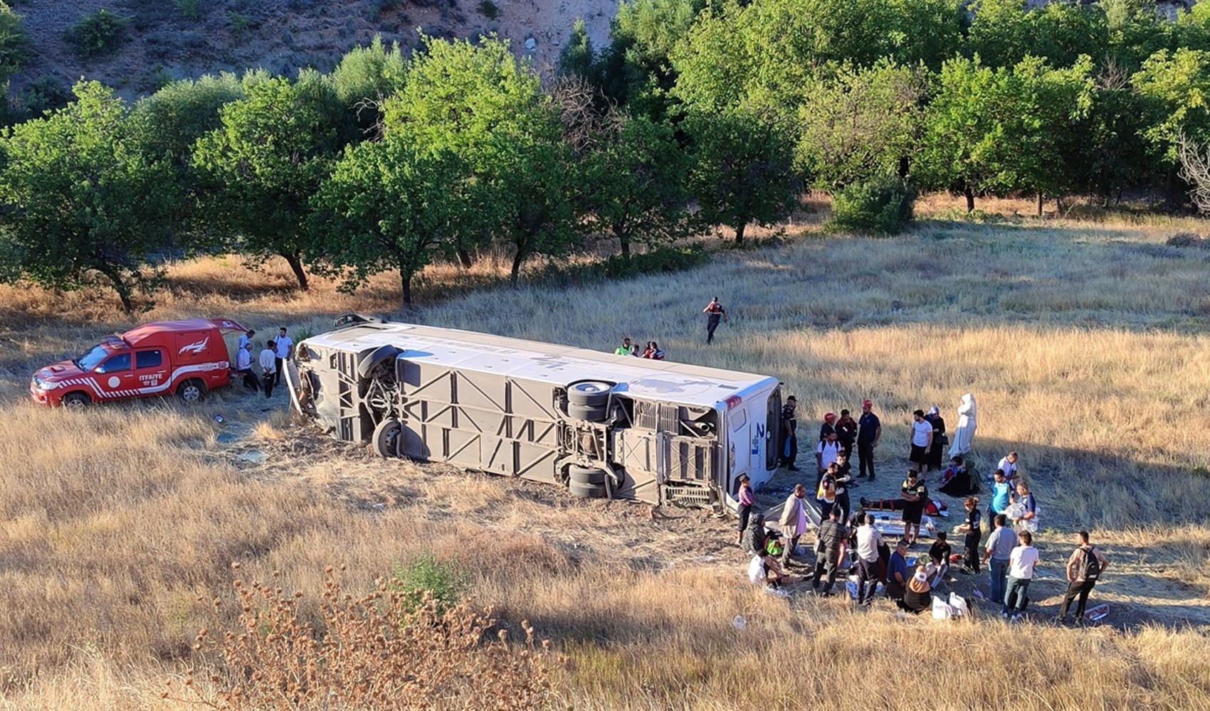 Malatya'da yolcu otobüsü devrildi: 3'ü ağır 22 yaralı