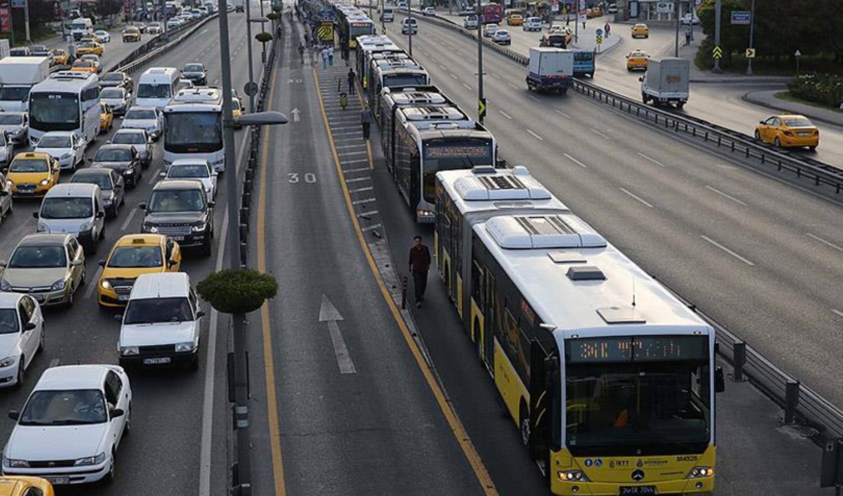 Metrobüs kullananlar dikkat: 2 durak arasında 45 günlük yol çalışması