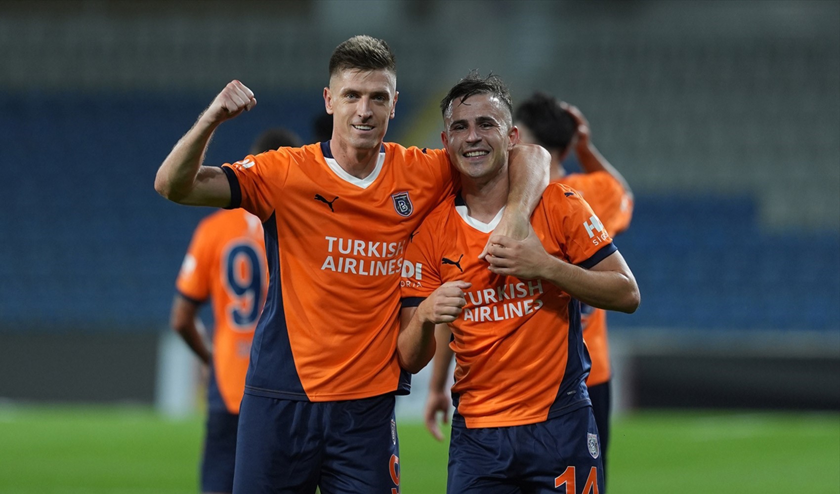 Başakşehir rakibini yendi play-off turuna yükseldi