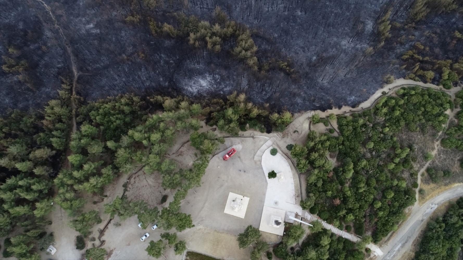 Çanakkale’deki orman yangını dron ile görüntülendi: Anzak Koyu'nda mezar zarar gördü