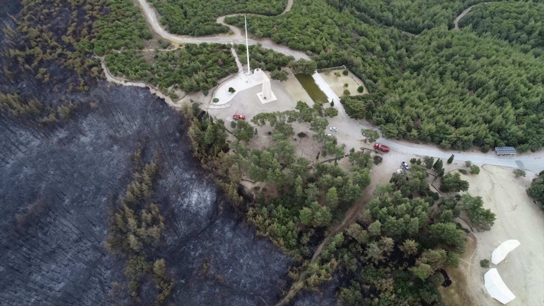 Çanakkale’deki orman yangını dron ile görüntülendi: Anzak Koyu'nda mezar zarar gördü