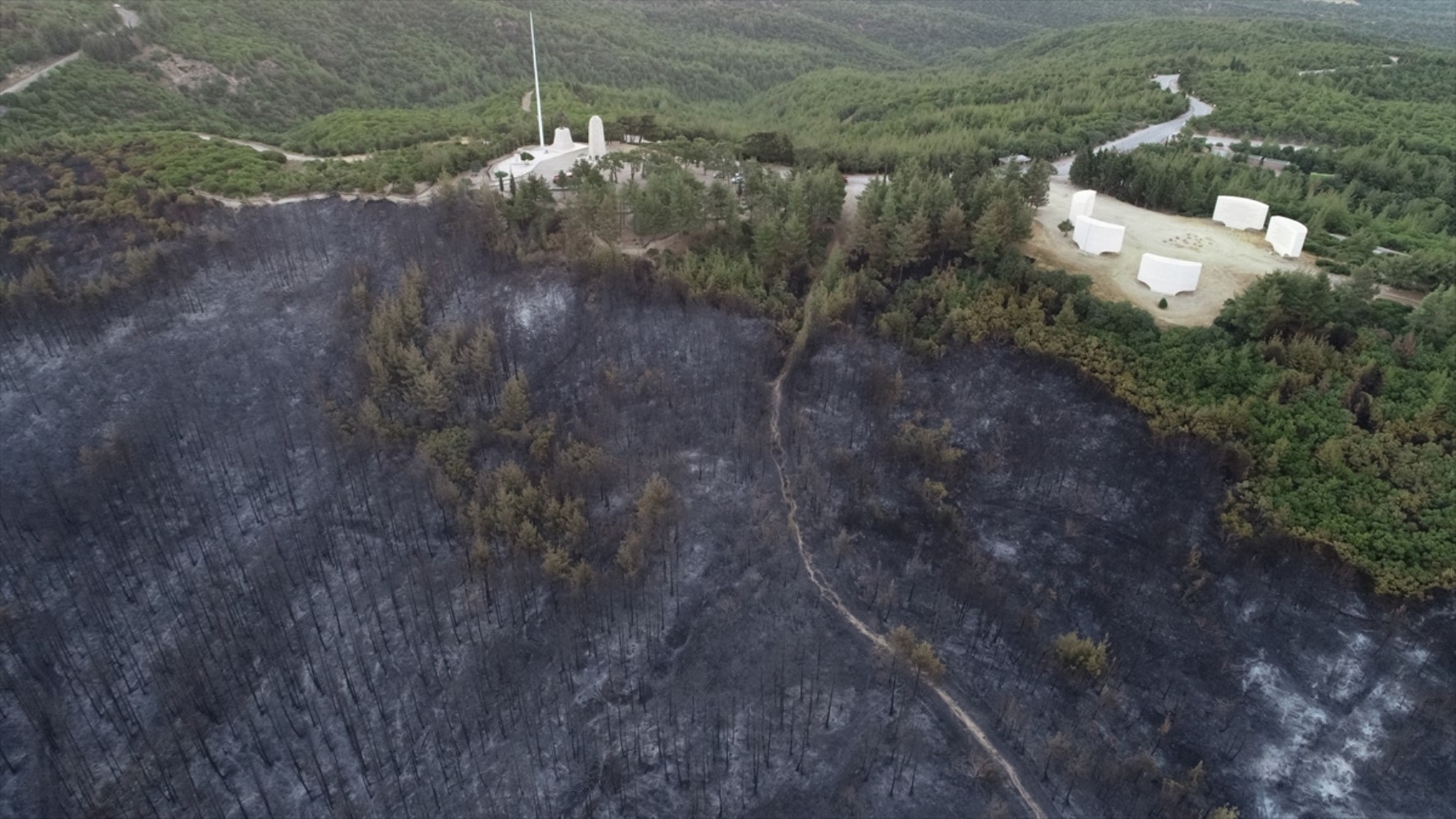 Çanakkale’deki orman yangını dron ile görüntülendi: Anzak Koyu'nda mezar zarar gördü